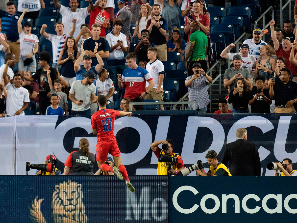 pulisic-leap-usa-jamaica.jpg